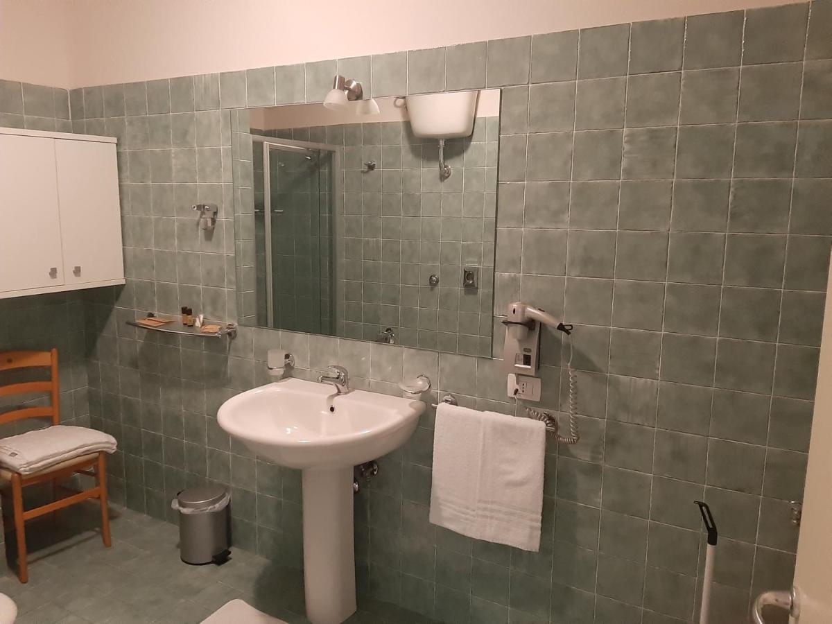Residence Terme Di San Giacomo Sarnano Buitenkant foto